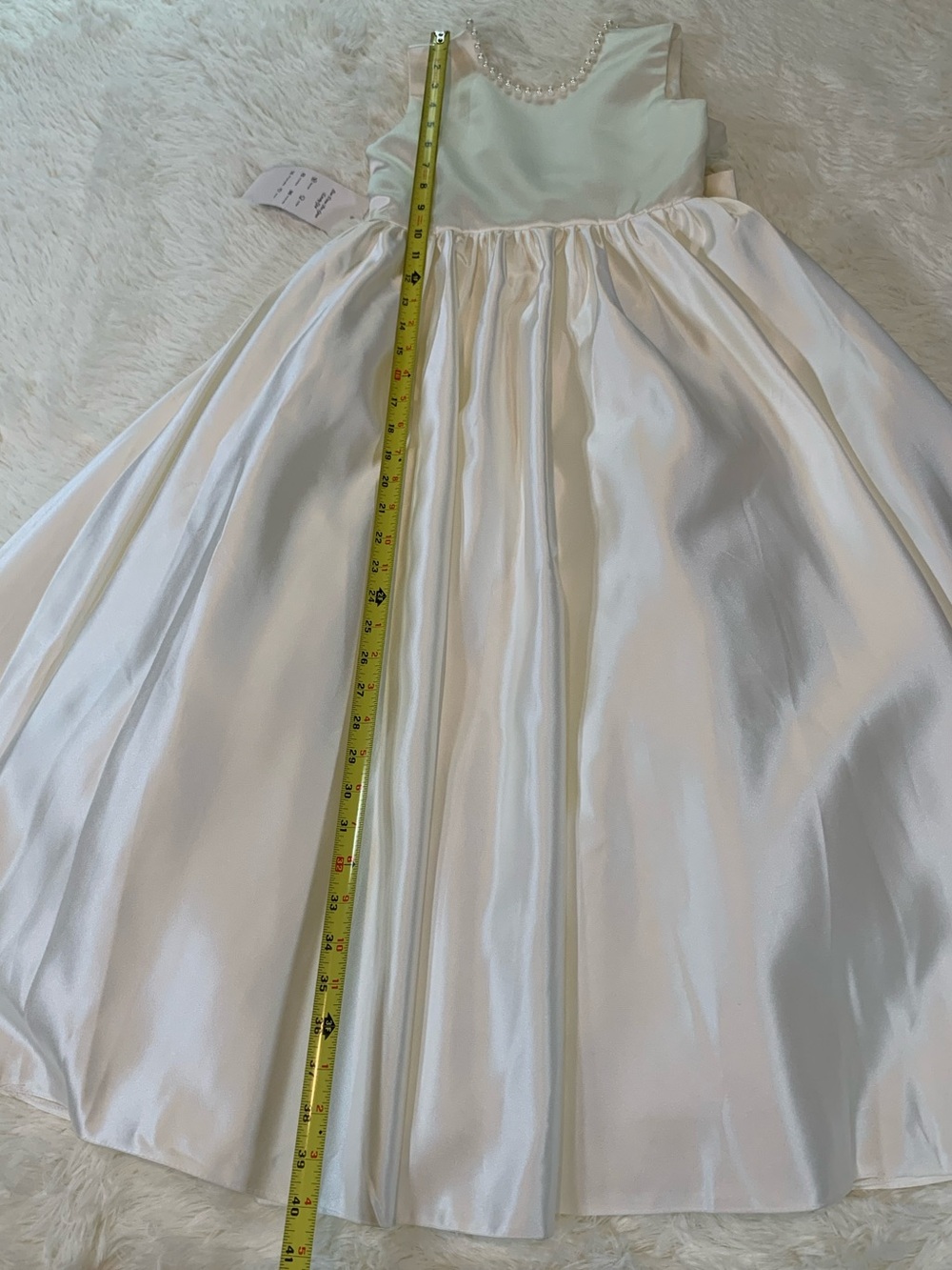 Ivory/Off White Satin Flower Girl Dress Pearl Trim Bow Back V Neck Size 8 - Picture 9 of 16